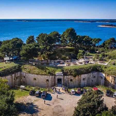 Villa Ulika - 3 Apt For 4 Persons Πούλα Εξωτερικό φωτογραφία