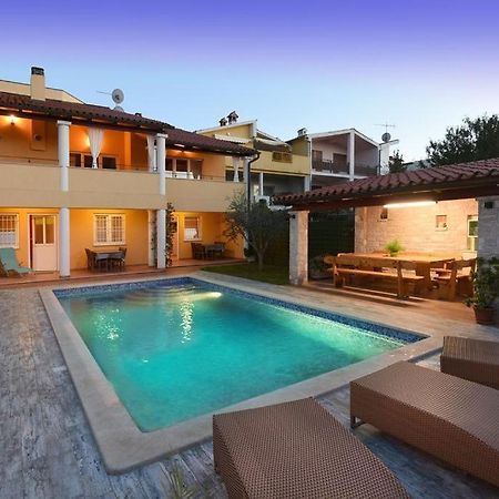 Villa Ulika - 3 Apt For 4 Persons Πούλα Εξωτερικό φωτογραφία