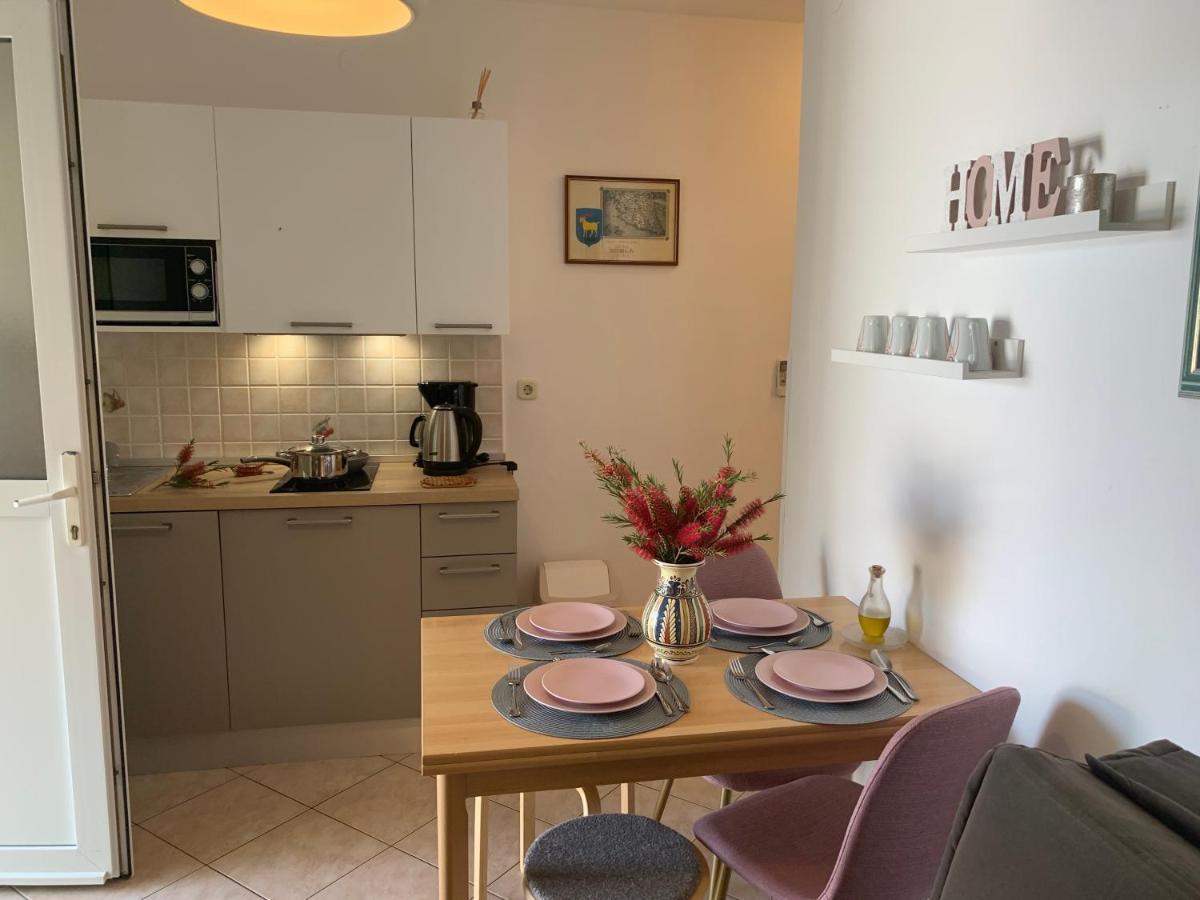 Villa Ulika - 3 Apt For 4 Persons Πούλα Εξωτερικό φωτογραφία
