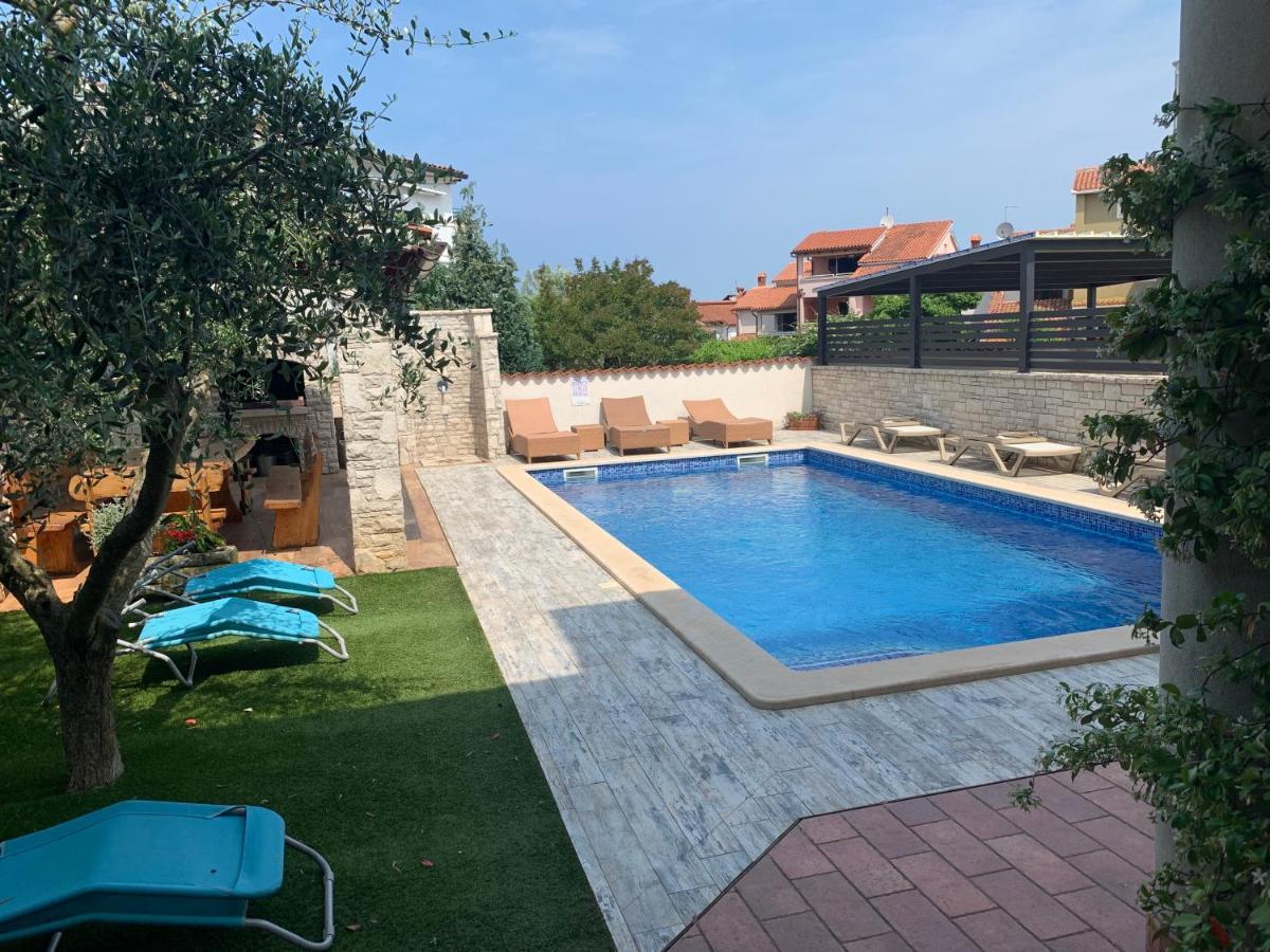 Villa Ulika - 3 Apt For 4 Persons Πούλα Εξωτερικό φωτογραφία
