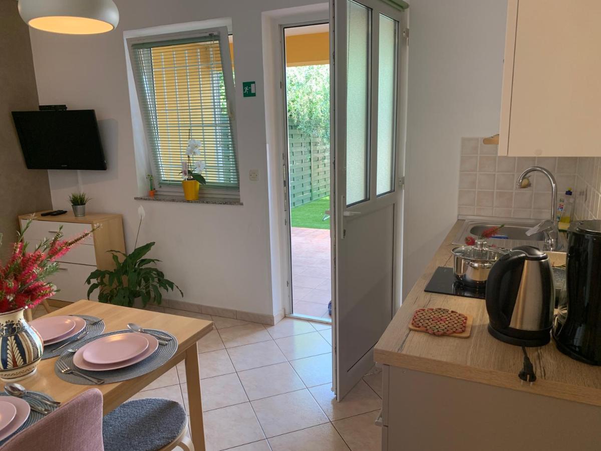 Villa Ulika - 3 Apt For 4 Persons Πούλα Εξωτερικό φωτογραφία
