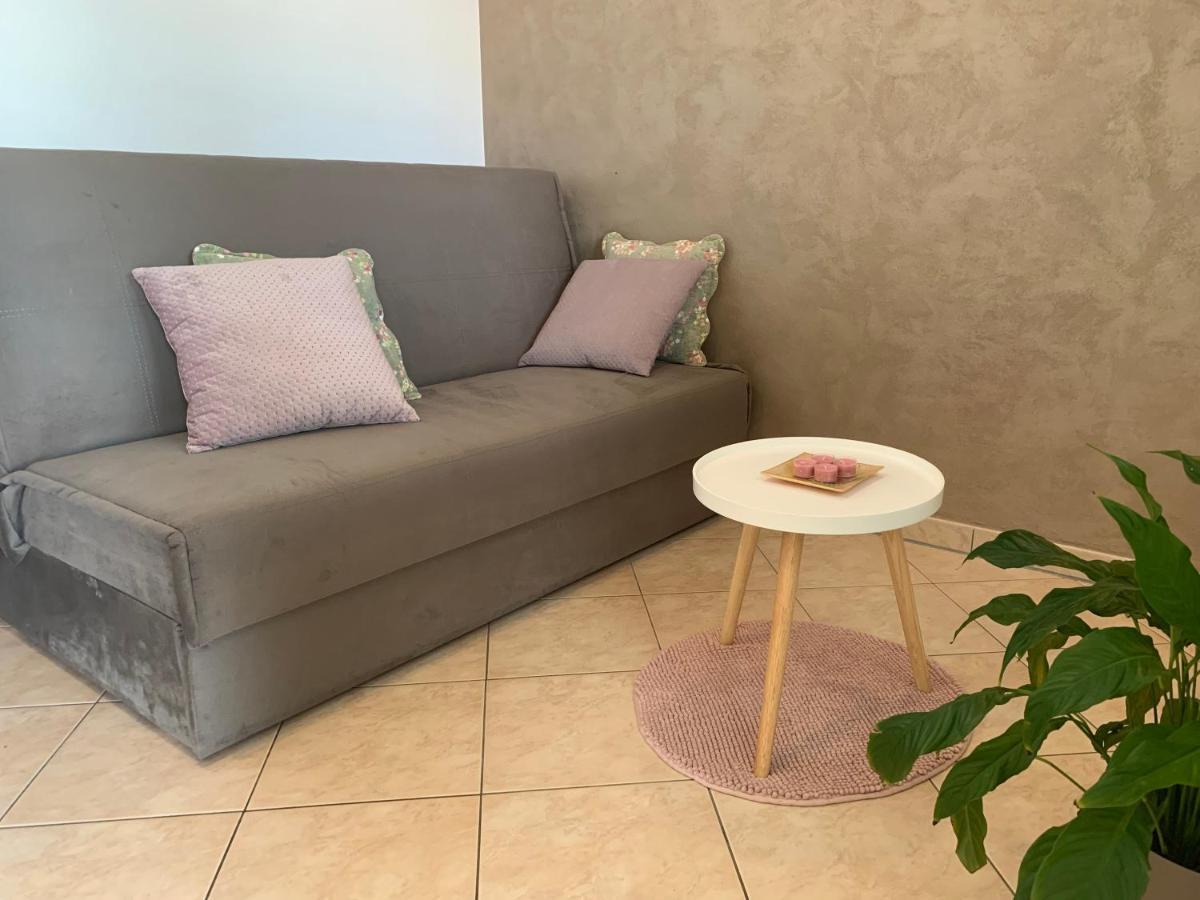 Villa Ulika - 3 Apt For 4 Persons Πούλα Εξωτερικό φωτογραφία