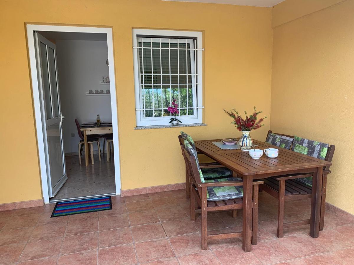 Villa Ulika - 3 Apt For 4 Persons Πούλα Εξωτερικό φωτογραφία