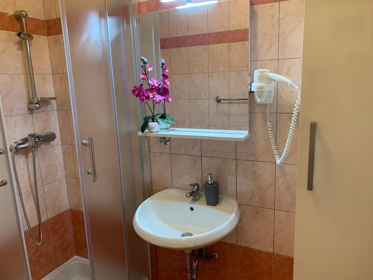 Villa Ulika - 3 Apt For 4 Persons Πούλα Εξωτερικό φωτογραφία