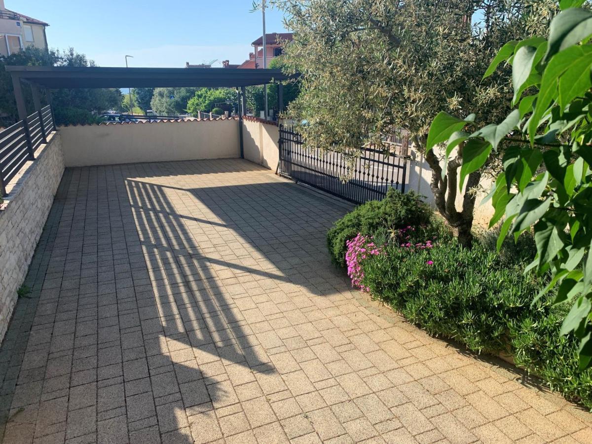 Villa Ulika - 3 Apt For 4 Persons Πούλα Εξωτερικό φωτογραφία