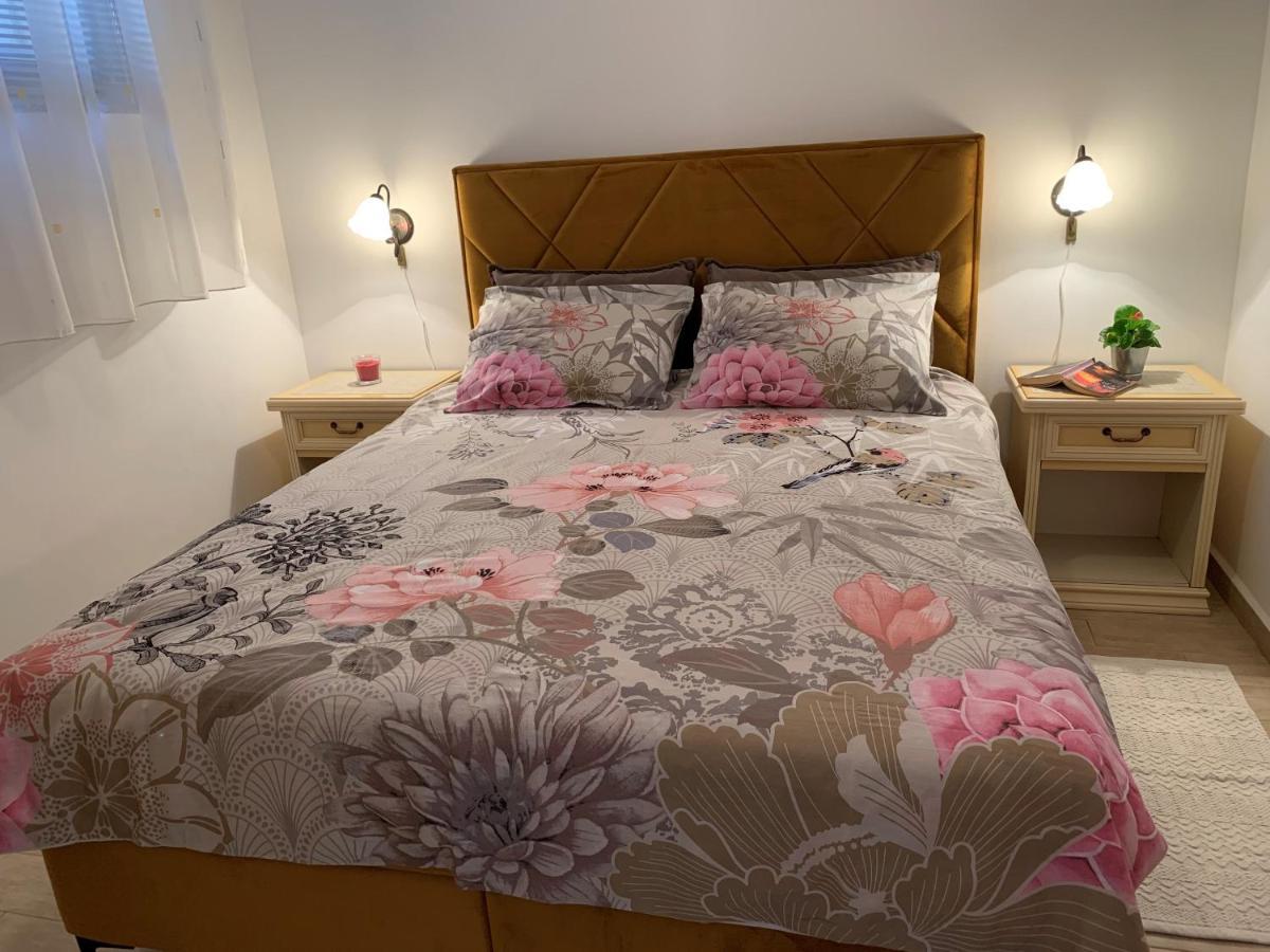 Villa Ulika - 3 Apt For 4 Persons Πούλα Εξωτερικό φωτογραφία