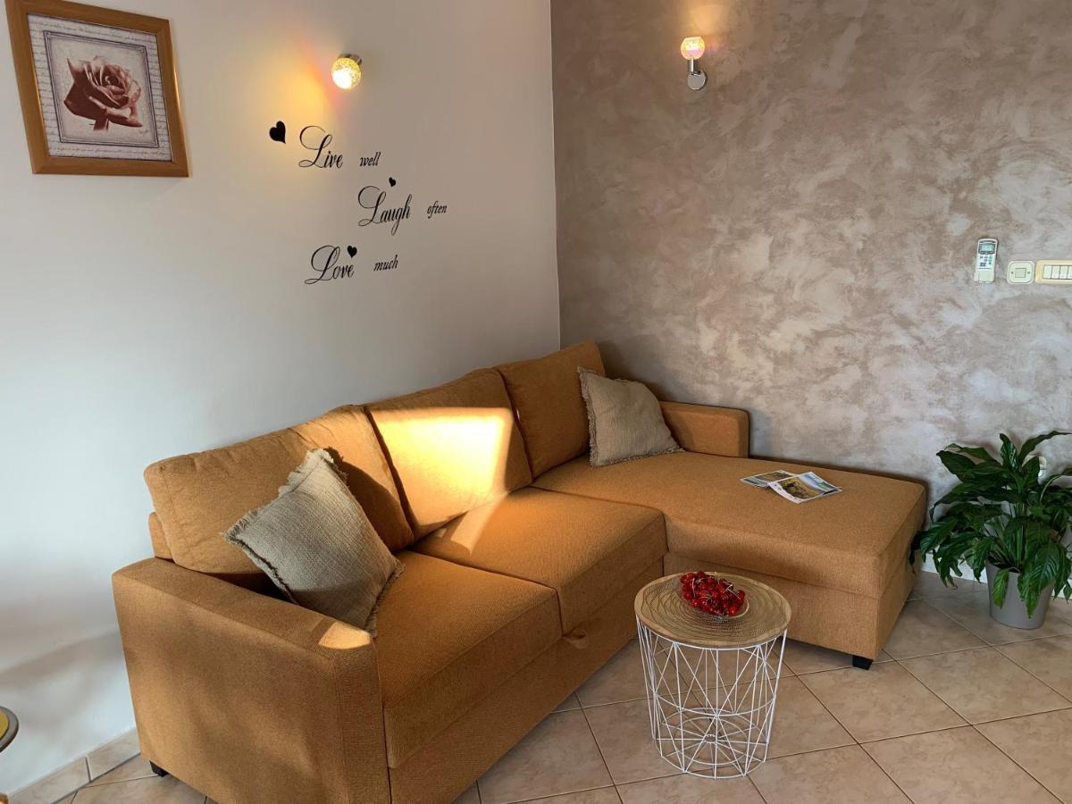 Villa Ulika - 3 Apt For 4 Persons Πούλα Εξωτερικό φωτογραφία