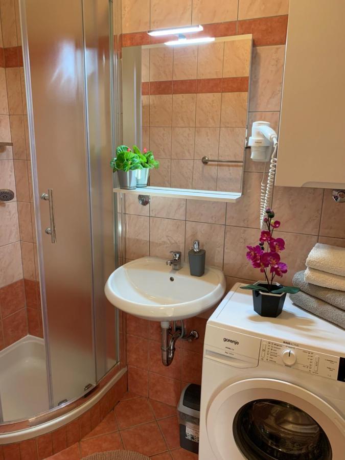 Villa Ulika - 3 Apt For 4 Persons Πούλα Εξωτερικό φωτογραφία