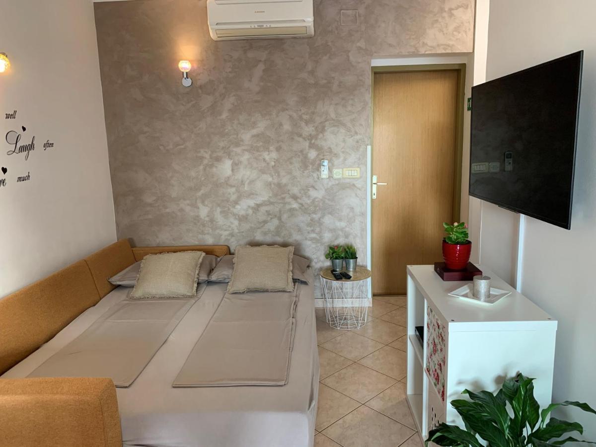 Villa Ulika - 3 Apt For 4 Persons Πούλα Εξωτερικό φωτογραφία