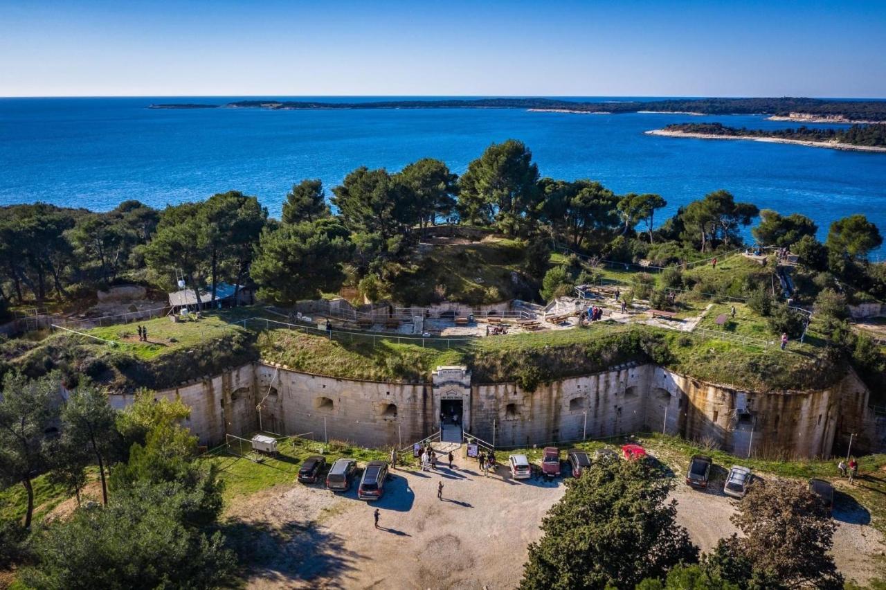 Villa Ulika - 3 Apt For 4 Persons Πούλα Εξωτερικό φωτογραφία