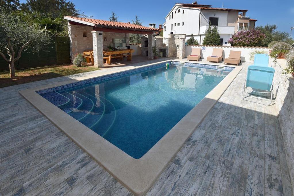Villa Ulika - 3 Apt For 4 Persons Πούλα Εξωτερικό φωτογραφία