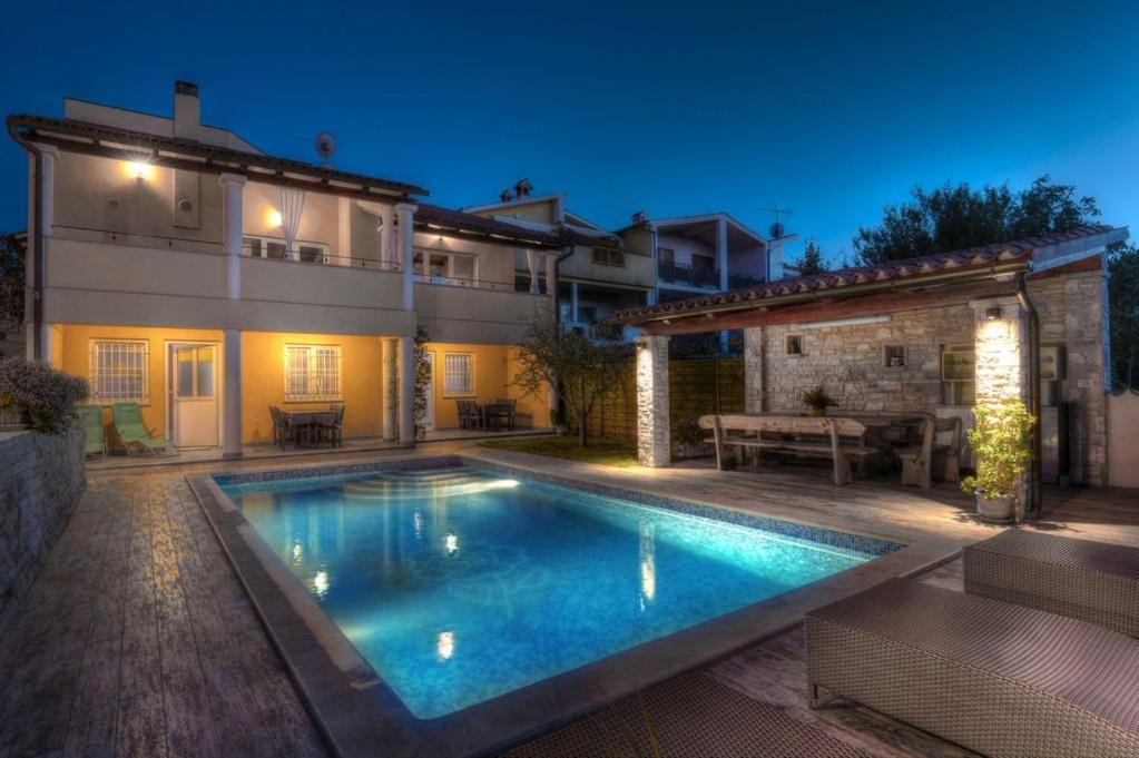 Villa Ulika - 3 Apt For 4 Persons Πούλα Εξωτερικό φωτογραφία