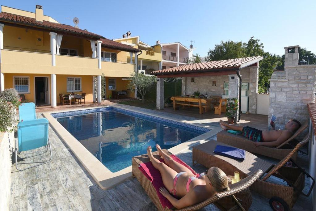 Villa Ulika - 3 Apt For 4 Persons Πούλα Εξωτερικό φωτογραφία