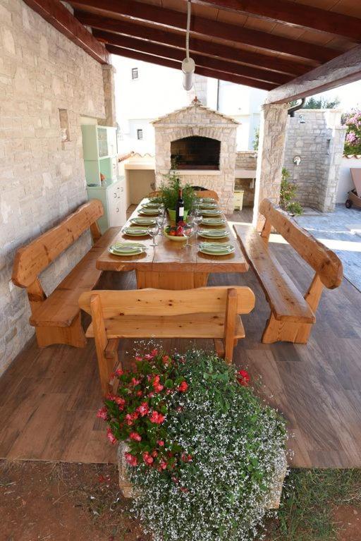 Villa Ulika - 3 Apt For 4 Persons Πούλα Εξωτερικό φωτογραφία