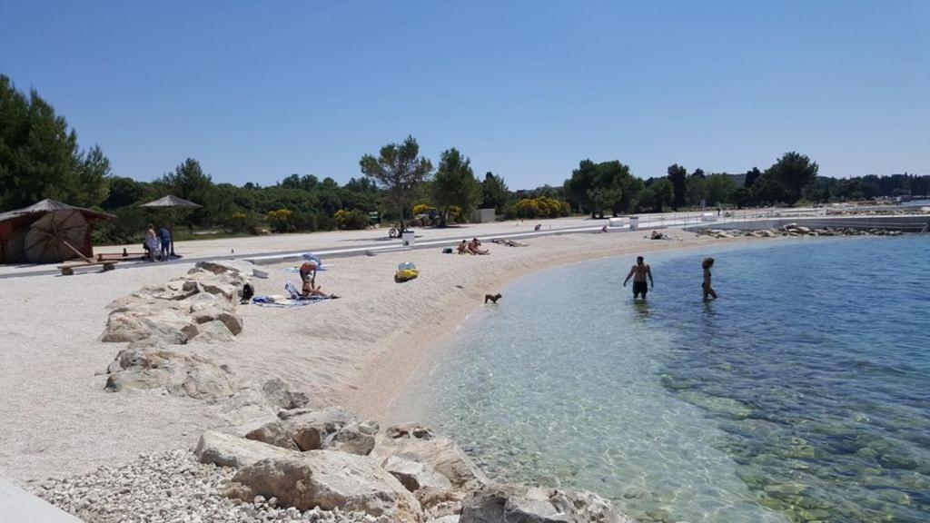 Villa Ulika - 3 Apt For 4 Persons Πούλα Εξωτερικό φωτογραφία