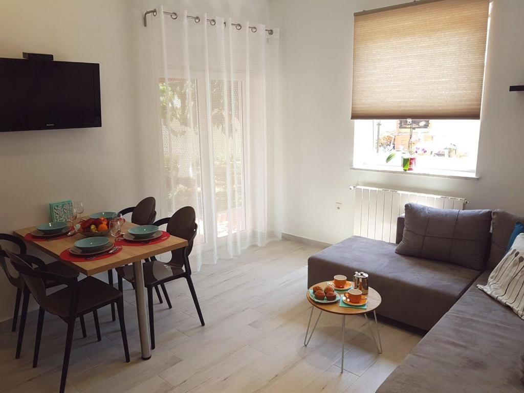 Villa Ulika - 3 Apt For 4 Persons Πούλα Εξωτερικό φωτογραφία