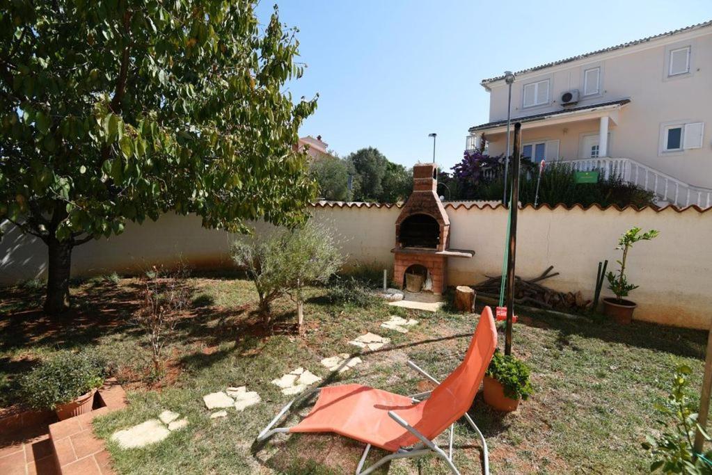 Villa Ulika - 3 Apt For 4 Persons Πούλα Εξωτερικό φωτογραφία