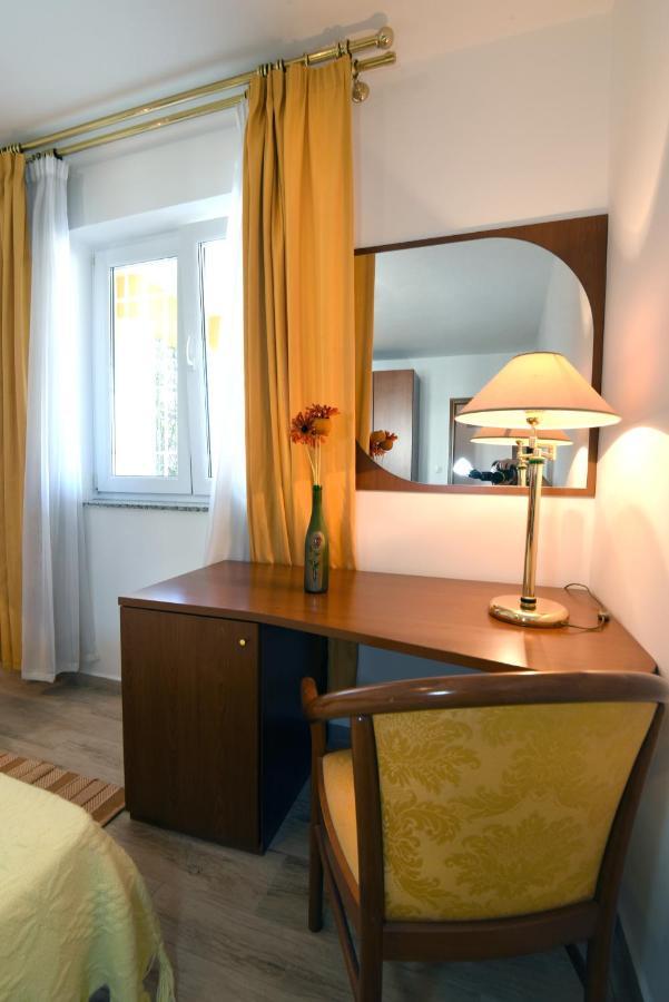 Villa Ulika - 3 Apt For 4 Persons Πούλα Εξωτερικό φωτογραφία