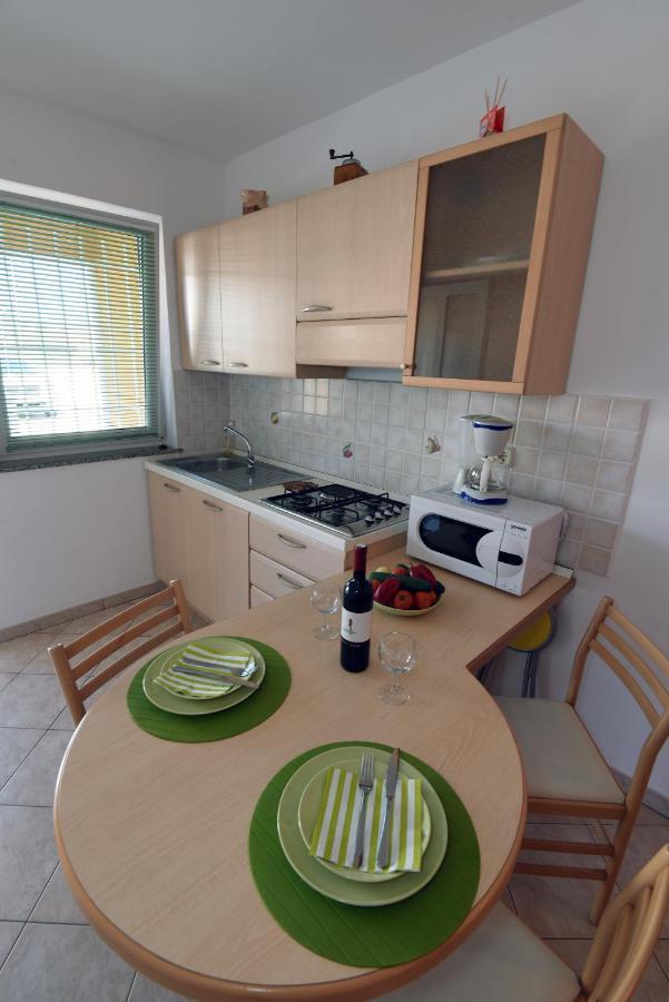 Villa Ulika - 3 Apt For 4 Persons Πούλα Εξωτερικό φωτογραφία